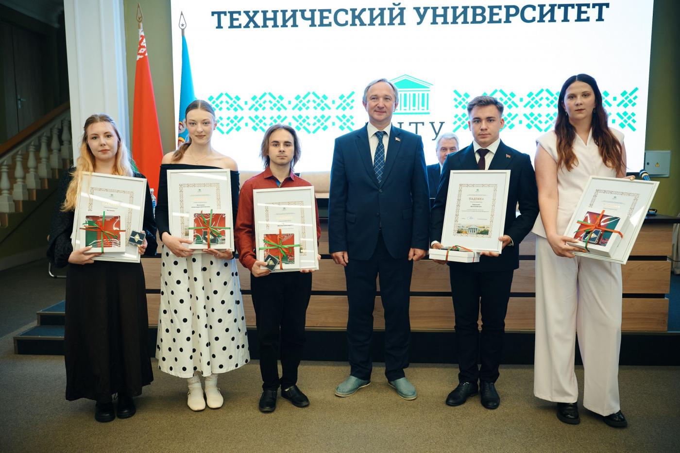 На заседании Совета БНТУ чествовали лучших выпускников